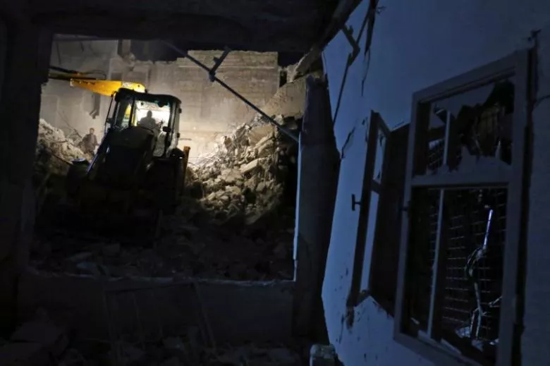 civil defence members work at a site hit at night by an airstrike in saraqeb photo reuters civil defence members work at a site hit at night by an airstrike in saraqeb photo reuters
