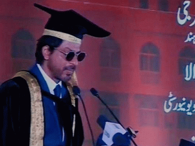 shah rukh khan receives honourary doctorate for promoting urdu