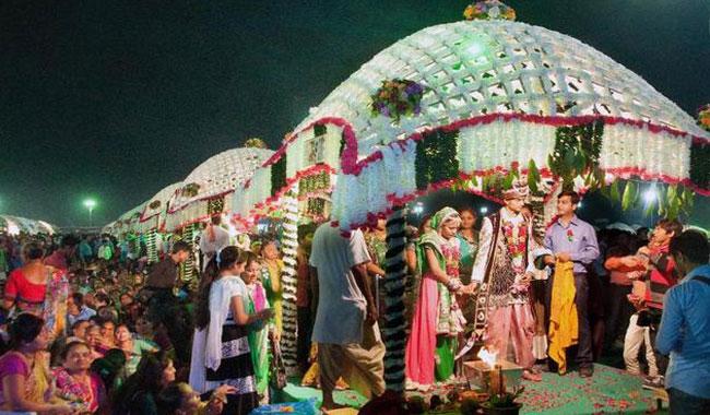 participants of a mass wedding organised by an indian tycoon in surat gujarat photo afp