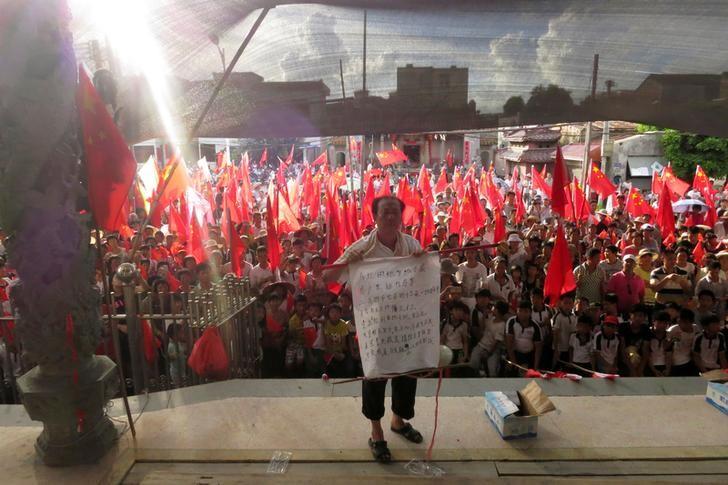 villager wei yonghan makes a speech before assembled wukan villagers who are demanding justice for a series of land grabs and for the release of their elected village chief lin zuluan who was arrested by authorities in the southern province of guangdong china photo reuters