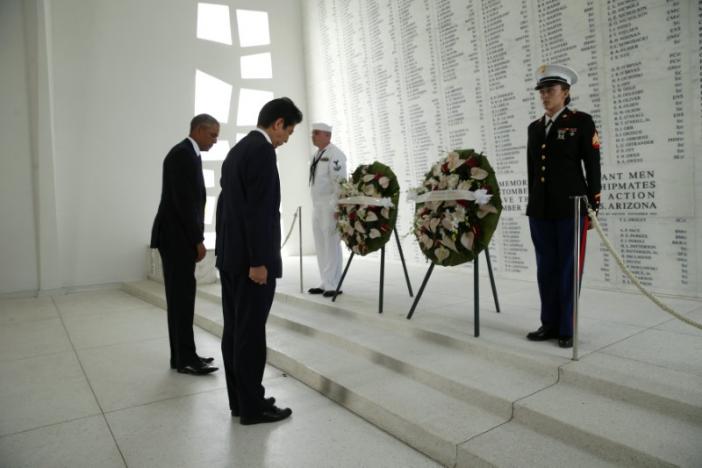 obama japan s abe show solidarity in pearl harbor visit