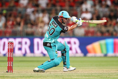 big bash league lynn shines as thunder melt under the heat