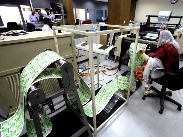 nadra services draw huge complaints photo reuters nadra services draw huge complaints photo reuters
