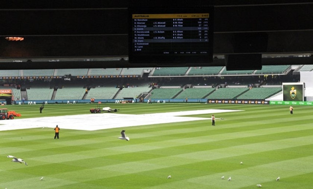covers lay on the pitch as rain stops play on the fourth day of the second cricket test match between australia and pakistan in melbourne on december 29 2016 photo afp covers lay on the pitch as rain stops play on the fourth day of the second cricket test match between australia and pakistan in melbourne on december 29 2016 photo afp