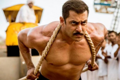 demonetisation piracy make 2016 a bad year for bollywood box office demonetisation piracy make 2016 a bad year for bollywood box office