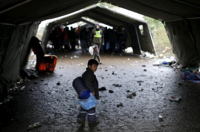 car carrying 12 migrants crashes in serbia 2 dead