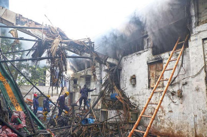 inferno fire erupts at snack manufacturing unit inferno fire erupts at snack manufacturing unit