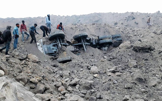 people gather near the site of a coal mine collapse near lalmatia in godda district in eastern jharkhand state on december 30 2016 at least five workers were killed and scores more feared trapped on december 30 after a massive mound of earth caved in at a coal mine in eastern india photo afp