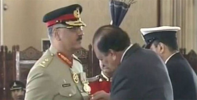 president honours army chief cjcsc with nishan e imtiaz president honours army chief cjcsc with nishan e imtiaz