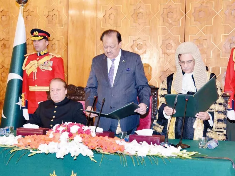 president mamnoon hussain administering oath of office to justice saqib nisar as chief justice of pakistan at aiwan e sadar in islamabad photo ppi president mamnoon hussain administering oath of office to justice saqib nisar as chief justice of pakistan at aiwan e sadar in islamabad photo ppi