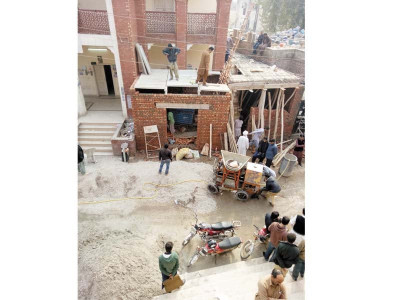 illegal activity lawyers encroach on court to build chambers