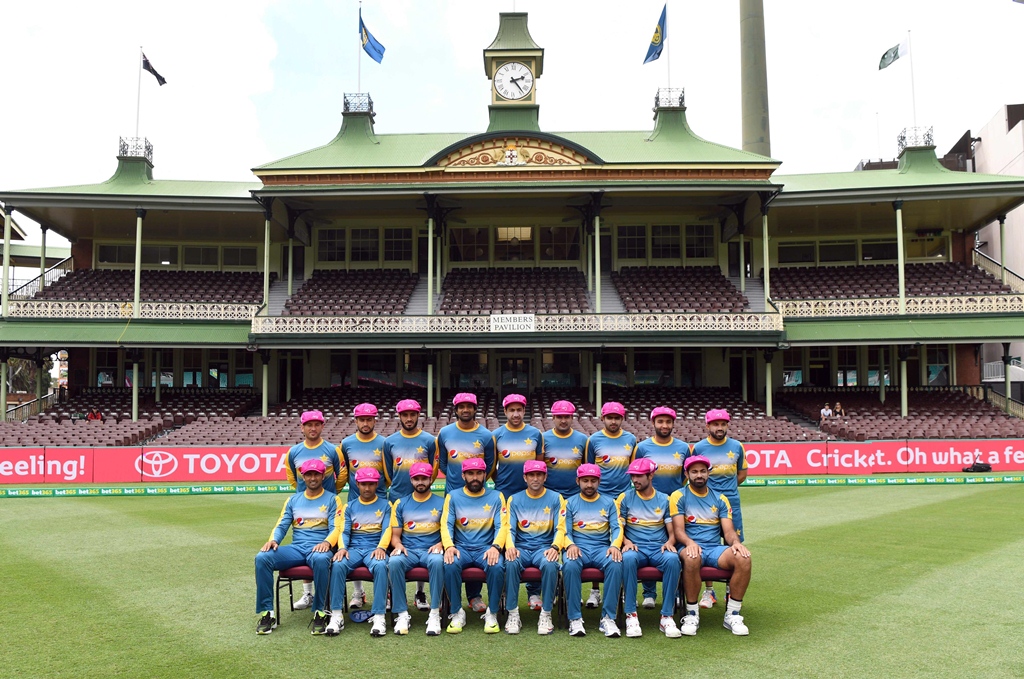 pakistan cricket team pose for a photo with pink caps before a training session at the scg in sydney on january 2 2017 photo afp