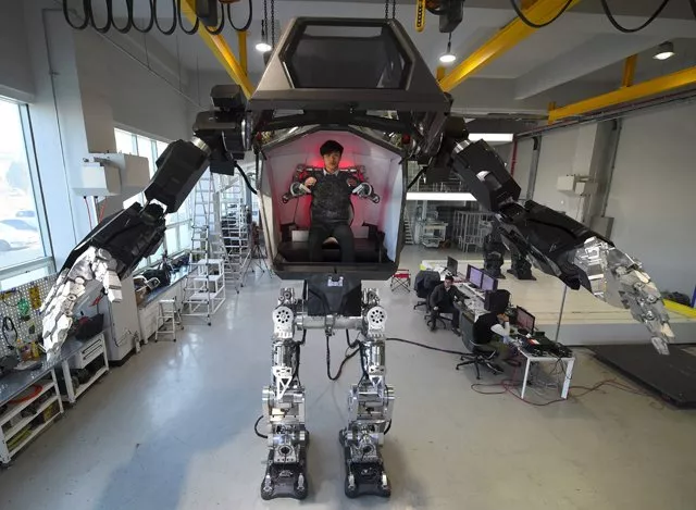 engineers test a four metre tall humanoid manned robot dubbed method 2 in a lab of the hankook mirae technology in gunpo south of seoul on december 27 2016 photo afp engineers test a four metre tall humanoid manned robot dubbed method 2 in a lab of the hankook mirae technology in gunpo south of seoul on december 27 2016 photo afp
