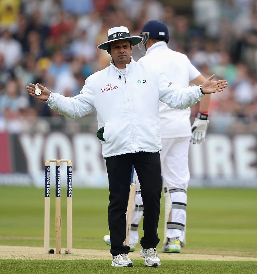 aleem dar breaks record of 331 international matches previously held by rudi koertzen photo courtest getty images aleem dar breaks record of 331 international matches previously held by rudi koertzen photo courtest getty images
