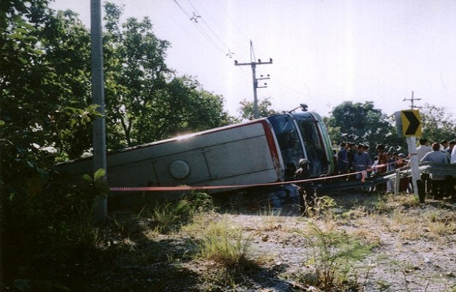 the minivan driver lost control and ploughed through a central reservation into oncoming traffic in the eastern province of chonburi photo afp the minivan driver lost control and ploughed through a central reservation into oncoming traffic in the eastern province of chonburi photo afp