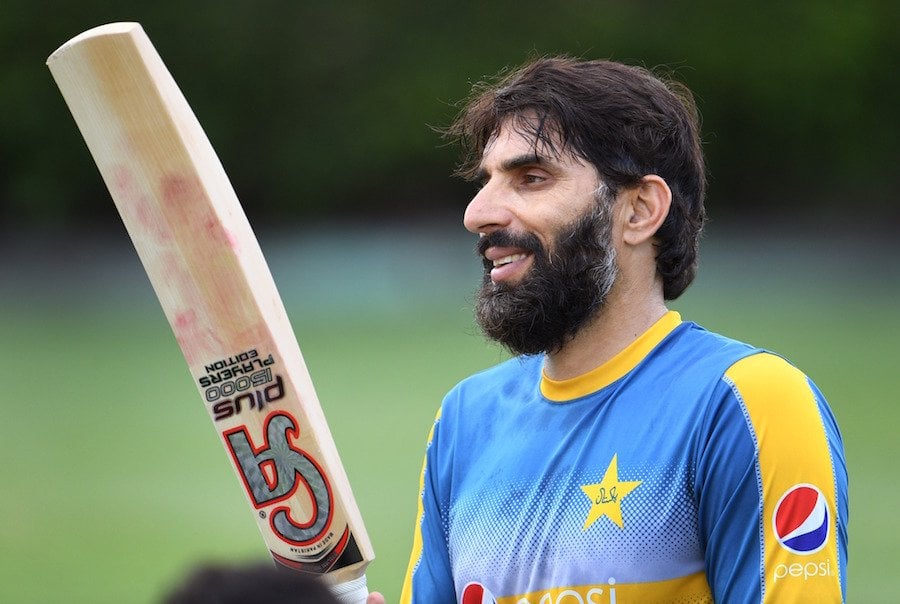 pakistan cricket captain misbah ul haq inspects his bat during a training session at the scg in sydney on january 2 2017 photo afp