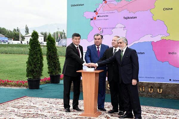 prime minister muhammad nawaz sharif along with the leaders of tajikistan kyrgyzstan and afghanistan innuagrating casa photo afp