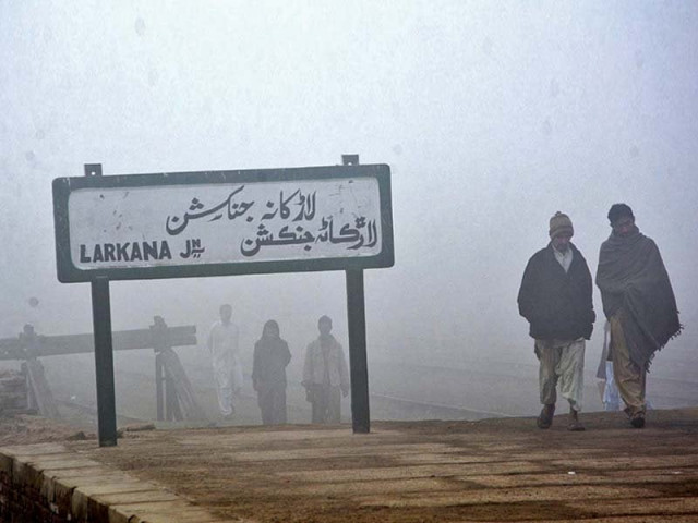 heavy fog has enveloped different cities in sindh disrupting traffic situation across the province photo app heavy fog has enveloped different cities in sindh disrupting traffic situation across the province photo app
