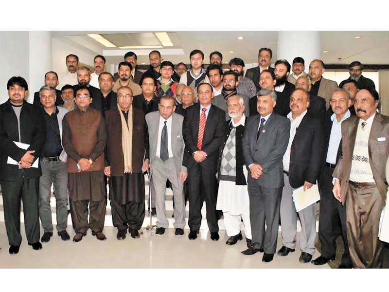 nab chairman qamar zaman chaudhry with cpne members in lahore photo express