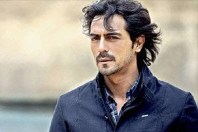 arjun rampal suffers eye injury