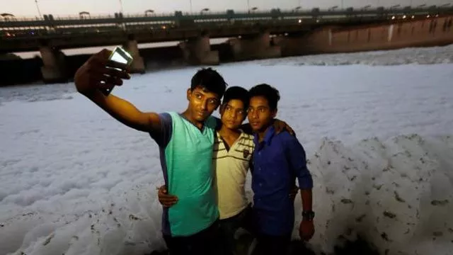 indian student dies taking selfie with oncoming train photo reuters indian student dies taking selfie with oncoming train photo reuters