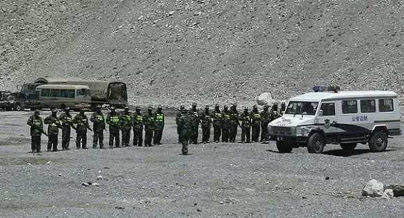 armed chinese border police stand in formation at a camp near the base camp of mount everest also known as qomolangma in the tibet autonomous region april 30 2008 photo reuters armed chinese border police stand in formation at a camp near the base camp of mount everest also known as qomolangma in the tibet autonomous region april 30 2008 photo reuters