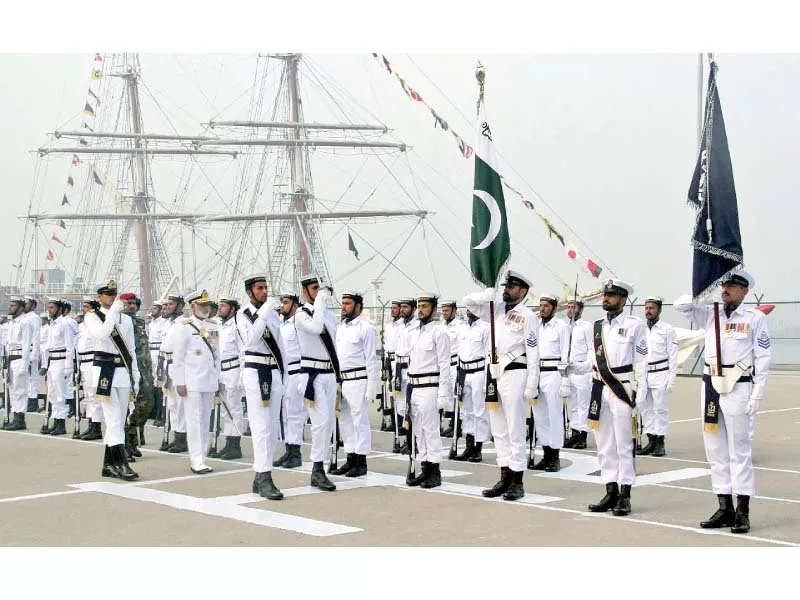 naval chief inspects guard of honour during award ceremony photo app naval chief inspects guard of honour during award ceremony photo app