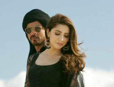 mahira srk s crackling chemistry in latest raees song will blow you away