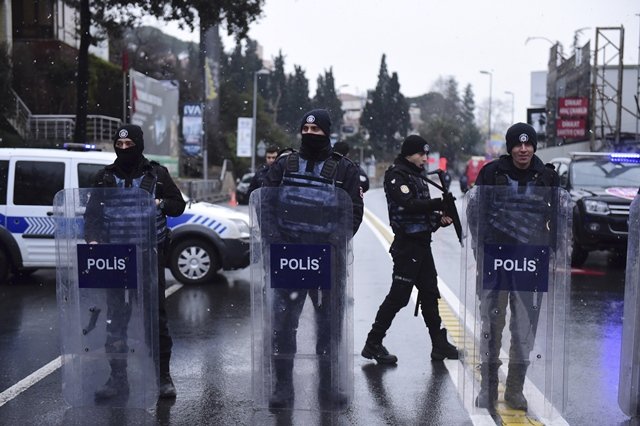 turkish police officers stands guard close to the site of an armed attack near the reina night club one of the istanbul 039 s most exclusive party spots early on january 1 2017 photo afp