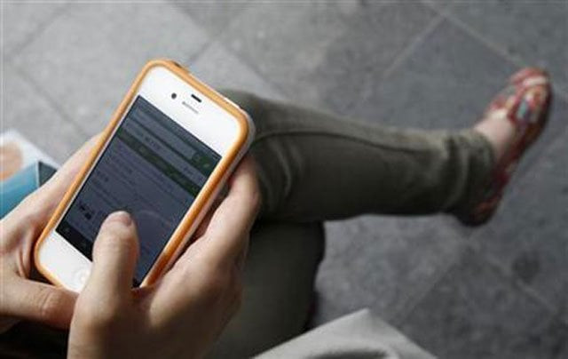 zong signs mou with smartphone companies photo reuters zong signs mou with smartphone companies photo reuters