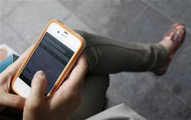 zong signs mou with smartphone companies photo reuters zong signs mou with smartphone companies photo reuters