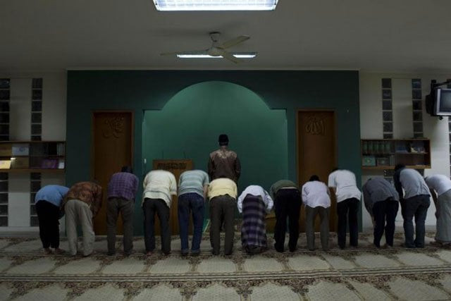 members of indonesia 039 s minority ahmadi community offer prayers at the al hidayah mosque in jakarta on january 21 2015 photo afp members of indonesia 039 s minority ahmadi community offer prayers at the al hidayah mosque in jakarta on january 21 2015 photo afp