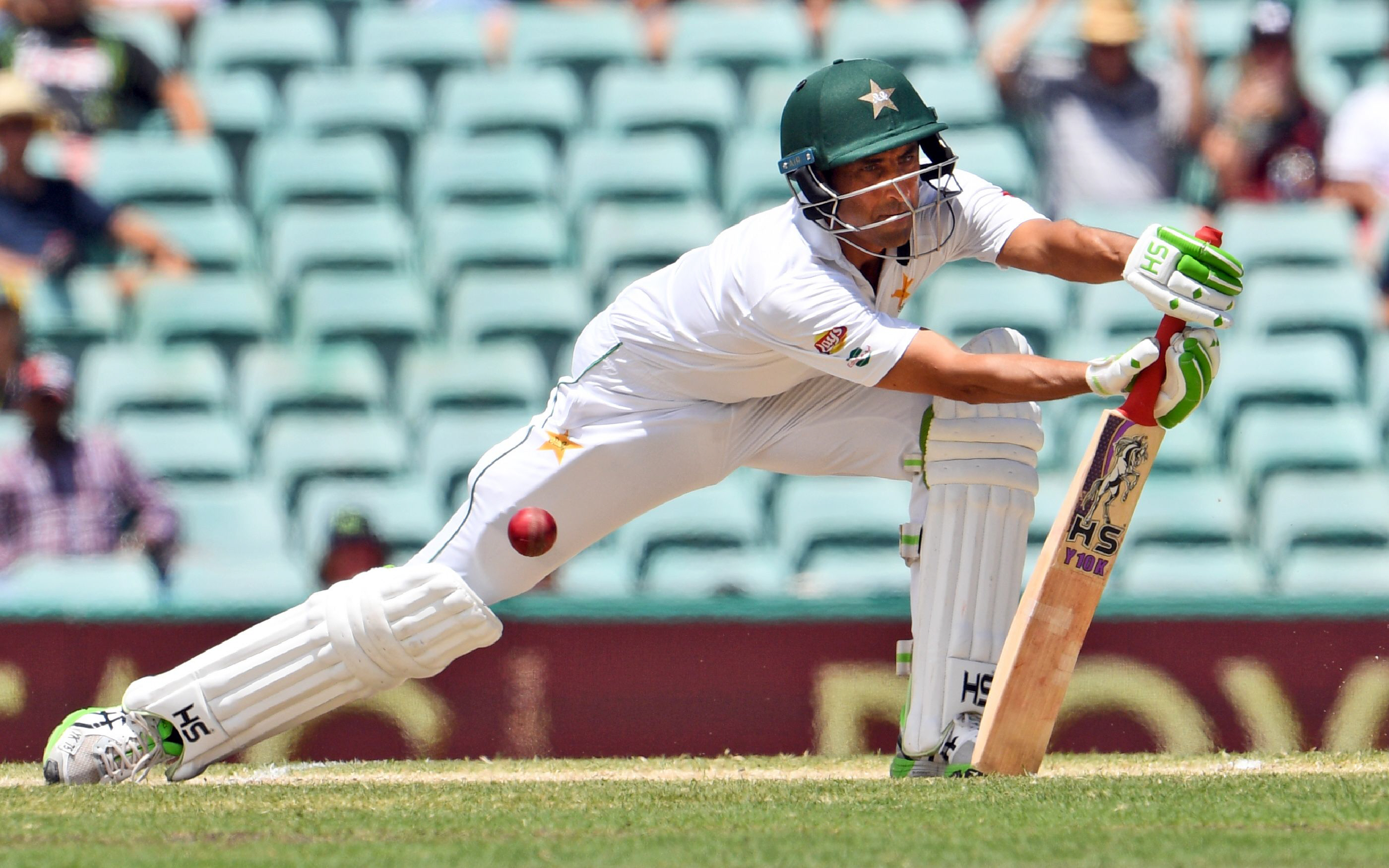 defiant as his teammates crumbled one after one younus khan refused to give up finishing with an unbeaten 175 in the first innings of the 3rd test photo afp