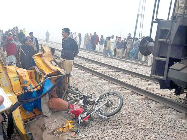 a motorised rickshaw lies mangled after the deadly crash in lodhran photo app a motorised rickshaw lies mangled after the deadly crash in lodhran photo app