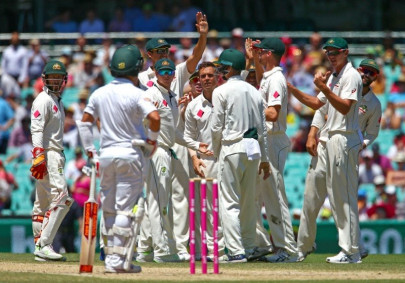whitewashed australia beat pakistan by 220 runs in sydney test