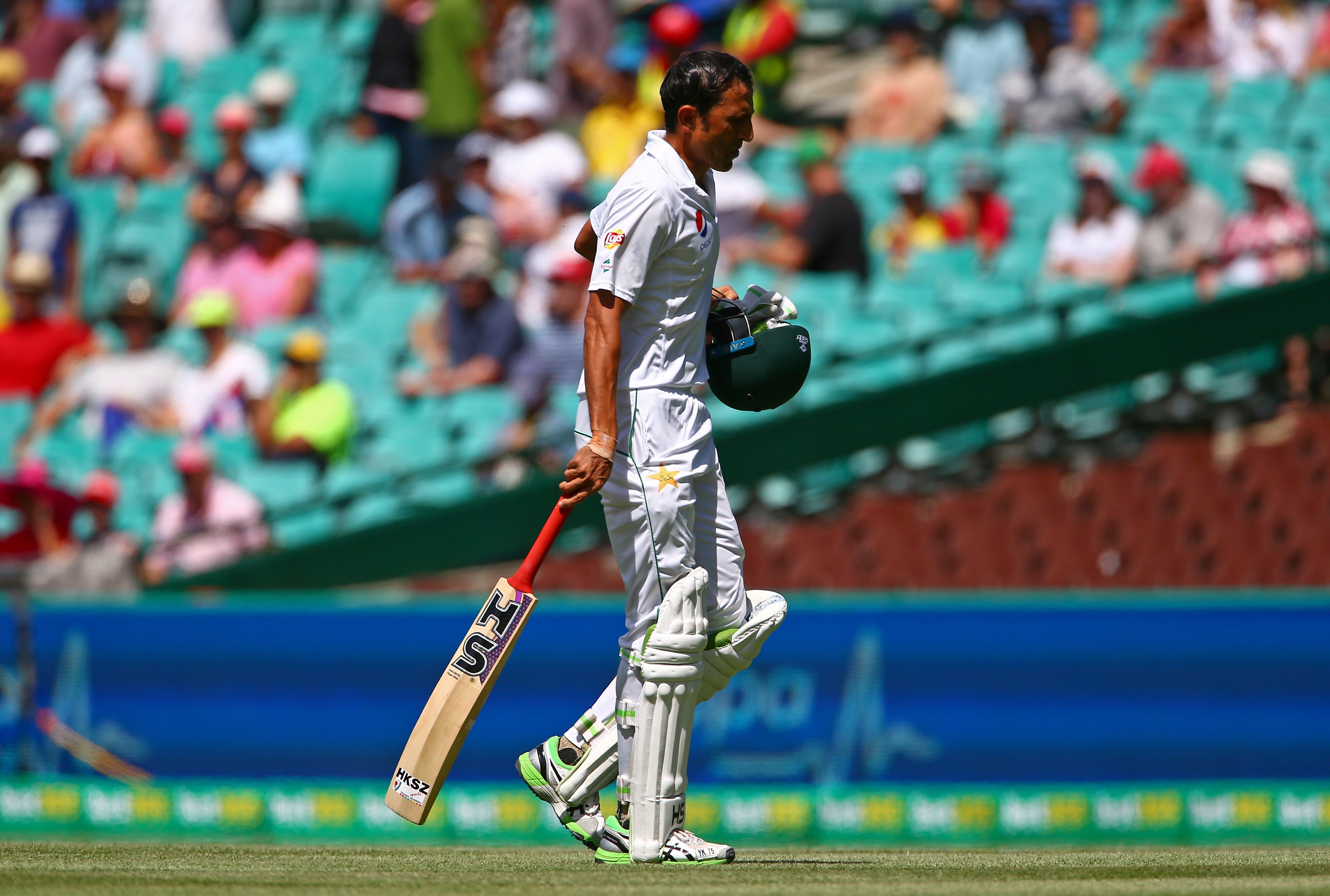 younus khan walks off the ground after being caught out by josh hazlewood photo reuters david gray