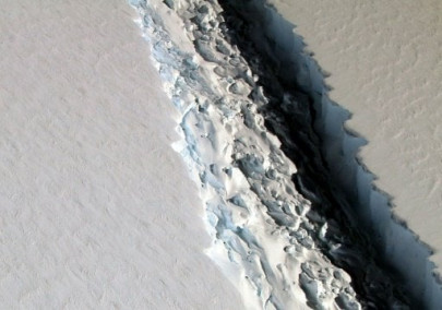 huge antarctic ice block set to break off huge antarctic ice block set to break off