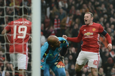 rooney equals charlton s man utd scoring record