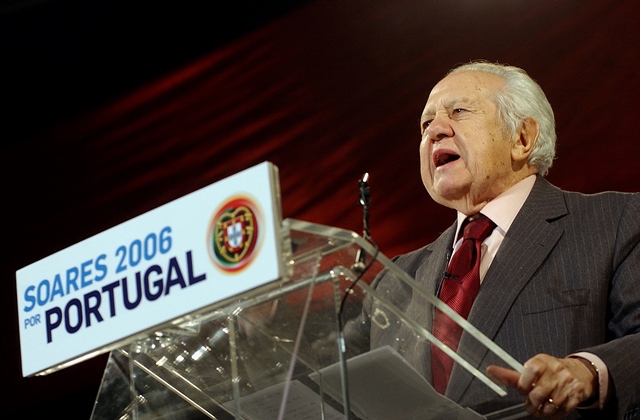 portugal 039 s former president and founder of socialist party mario soares photo afp