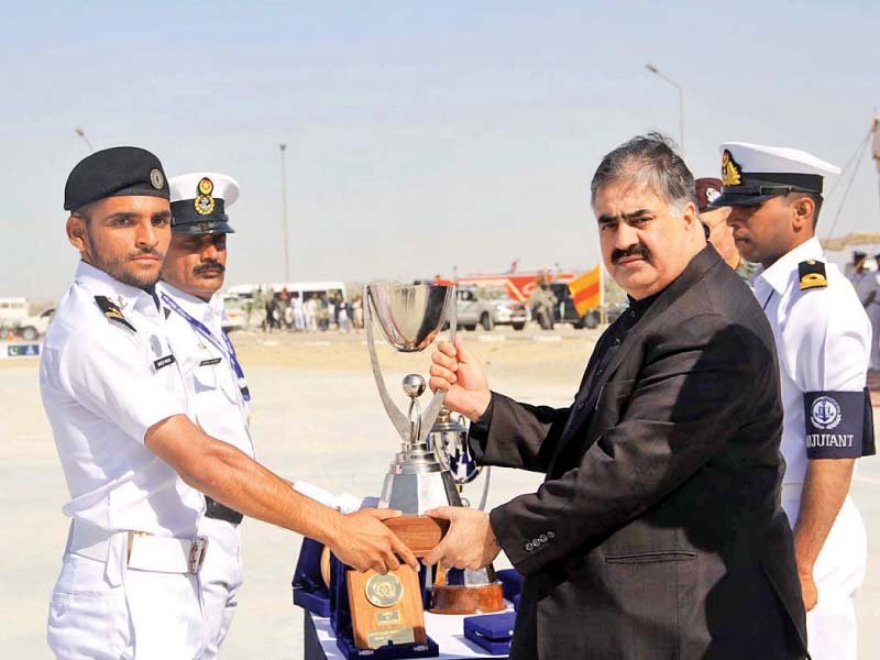 cm balochistan sanaullah zehri awards a trophy to a cadet for his outstanding performance at cadet college ormara photo online