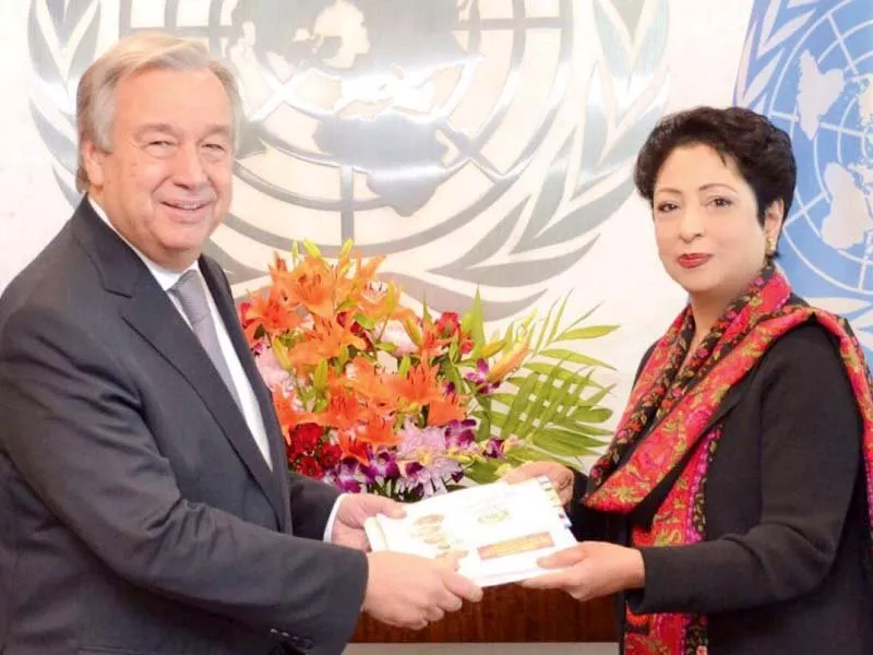 ambassador maleeha lodhi presents a dossier to antonio guterres at the un headquarters photo inp ambassador maleeha lodhi presents a dossier to antonio guterres at the un headquarters photo inp