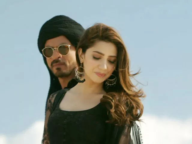 srk and mahira khan in latest raees song photo youtube screengrab srk and mahira khan in latest raees song photo youtube screengrab