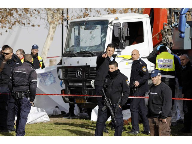 israeli security forces and emergency personnel gather at the site of a vehicle ramming attack in jerusalem on january 8 2017 photo afp israeli security forces and emergency personnel gather at the site of a vehicle ramming attack in jerusalem on january 8 2017 photo afp