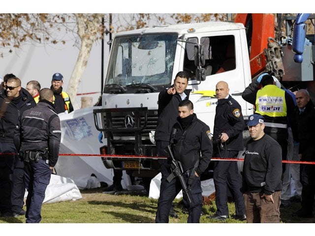 israeli security forces and emergency personnel gather at the site of a vehicle ramming attack in jerusalem on january 8 2017 photo afp