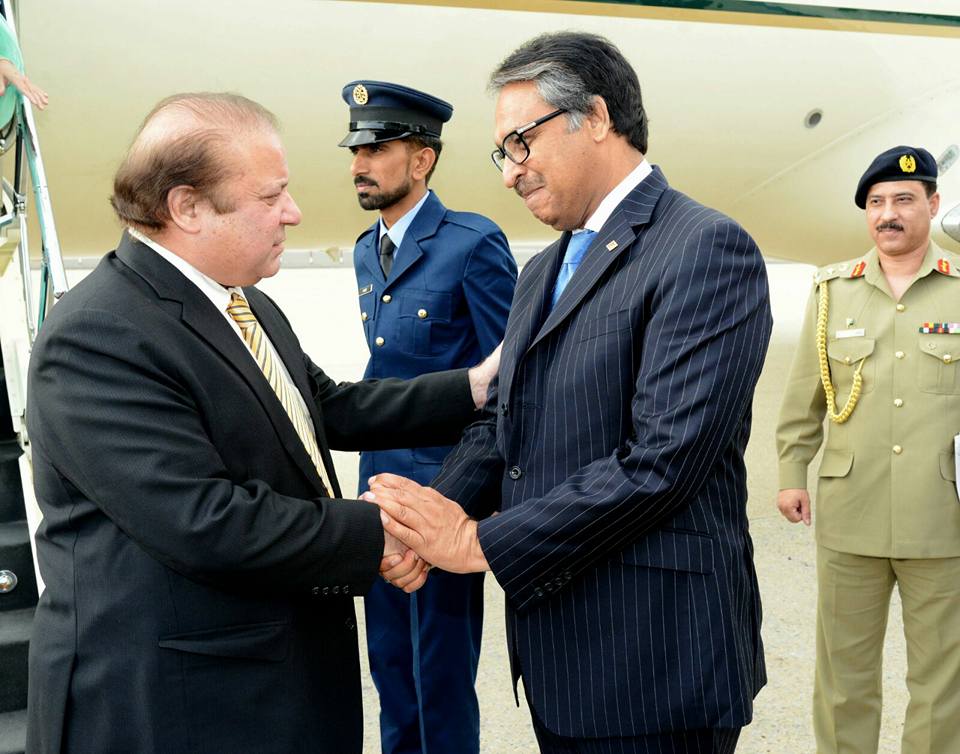 pakistan 039 s ambassador to us jalil abbas jillani at new york receiving prime minister nawaz sharif at jfk international airport photo pm 039 s office