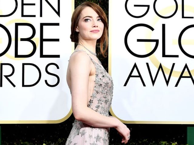 la la land actor emma stone was a vision in a valentino gown at golden globes photo daily mail