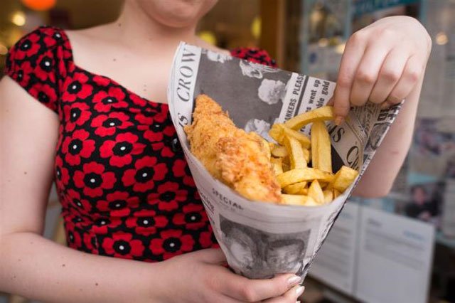 uk woman stabs boyfriend for eating all her chips