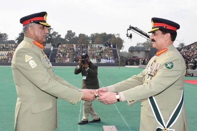 pakistan 039 s outgoing army chief gen raheel sharif r hands over a ceremonial baton to his successor gen qamar javed bajwa during the change of command ceremony in rawalpindi pakistan november 29 2016 photo ispr