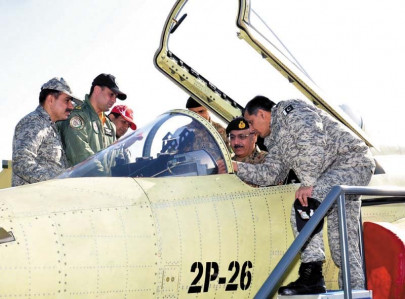 pac kamra gen zubair visits aeronautical complex