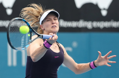 bouchard overcomes pavlyuchenkova in the heat